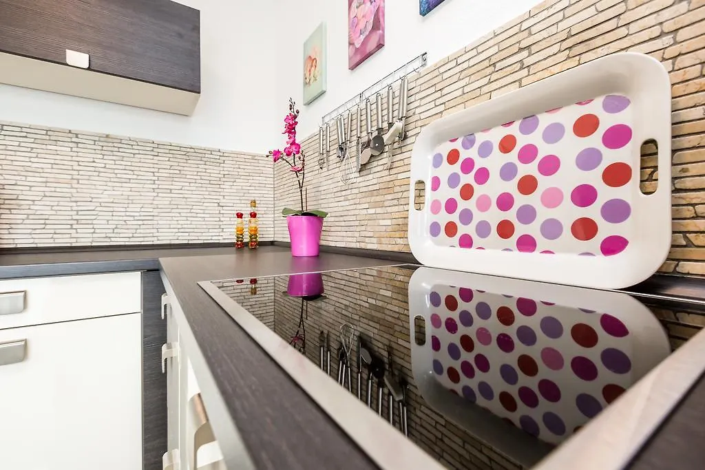 Apartment Koln Rath ألمانيا